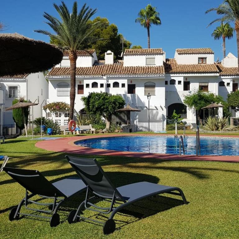 Modern House with large pool! - Casa - 8