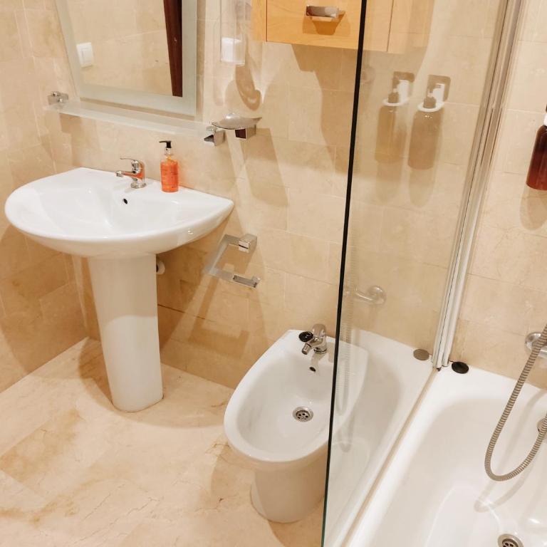 HomeySeville-Penthouse Cathedral Tomas de Ibarra St 6 pax, Parking Optional - Apartamento de 2 dormitorios - 11