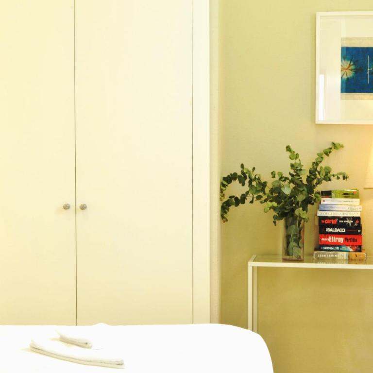 HomeySeville-Penthouse Cathedral Tomas de Ibarra St 6 pax, Parking Optional - Apartamento de 2 dormitorios - 28