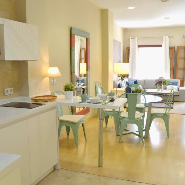 HomeySeville-Penthouse Cathedral Tomas de Ibarra St 6 pax, Parking Optional - Apartamento de 2 dormitorios - 32