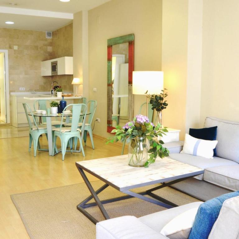 HomeySeville-Penthouse Cathedral Tomas de Ibarra St 6 pax, Parking Optional - Apartamento de 2 dormitorios - 17