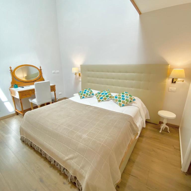 B&B Palazzo Bruchi - Camera Matrimoniale Deluxe (2 Adulti + 1 Bambino) - 8