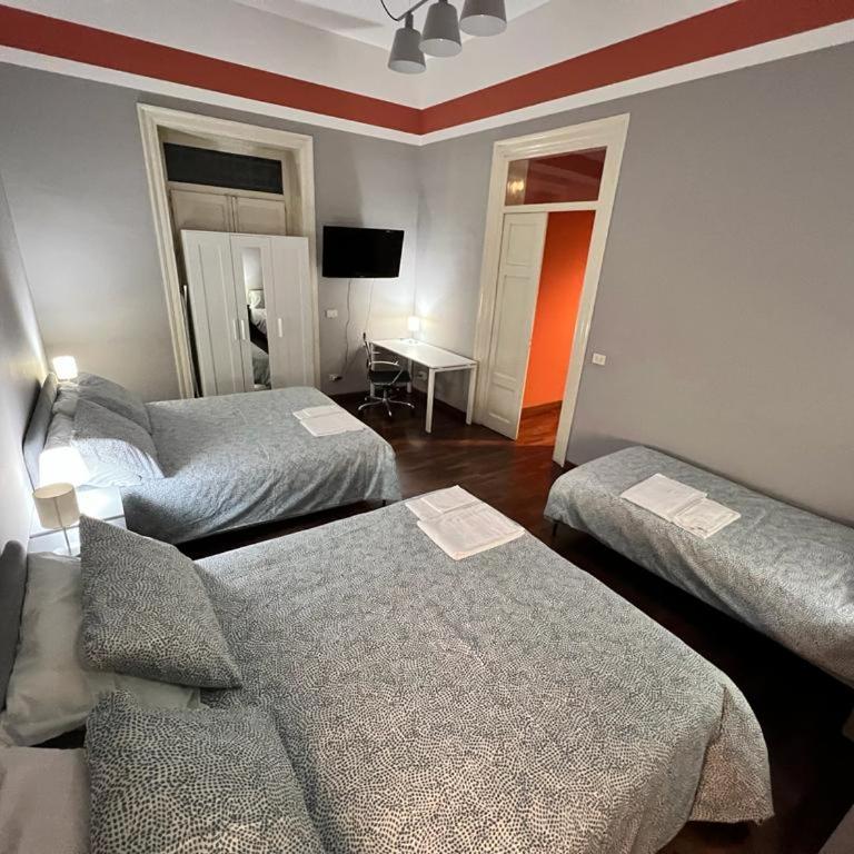 38,VELASQUEZ - Appartamento con 2 Camere da Letto - 84