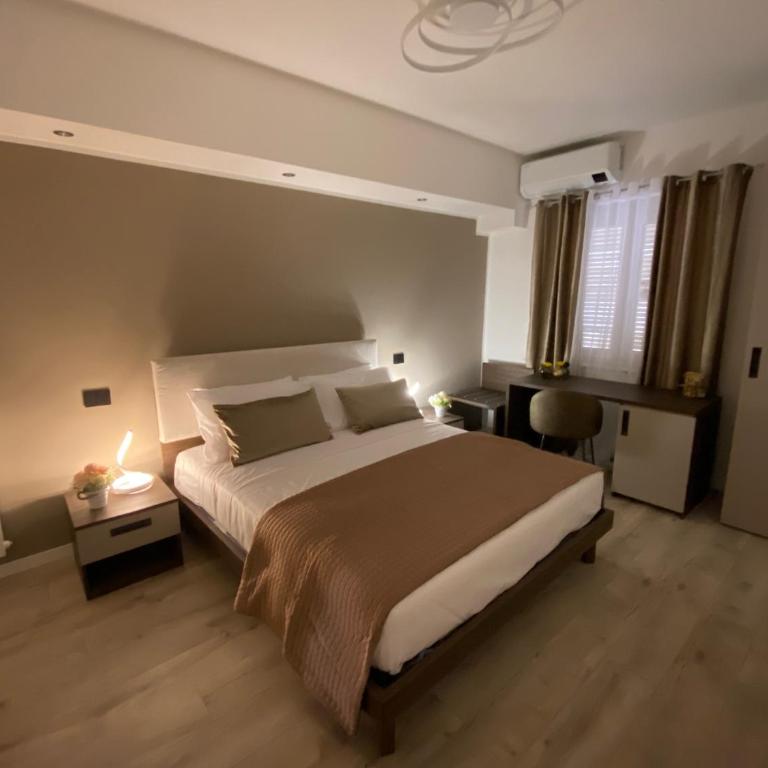 Hotel Plaza Ungheria - Camera Matrimoniale Deluxe con Doccia - 6
