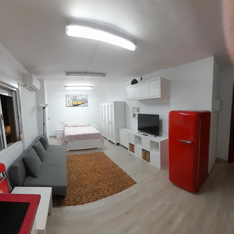 Estudio frente a Estación María Zambrano - Apartamento de 1 dormitorio - 2