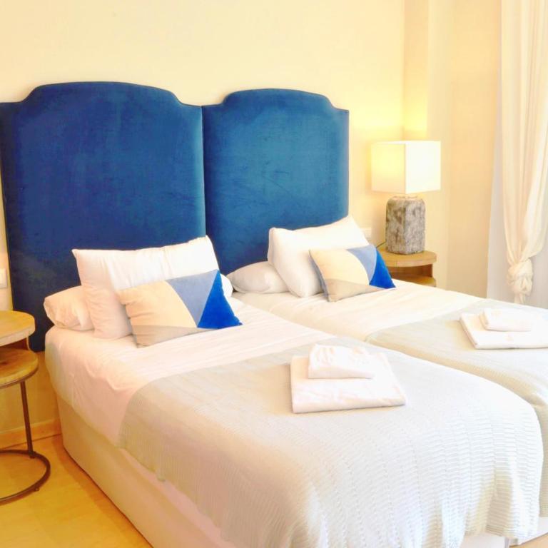 HomeySeville-Penthouse Cathedral Tomas de Ibarra St 6 pax, Parking Optional - Apartamento de 2 dormitorios - 4