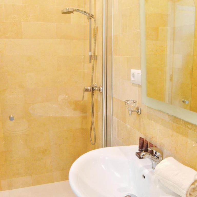 HomeySeville-Penthouse Cathedral Tomas de Ibarra St 6 pax, Parking Optional - Apartamento de 2 dormitorios - 22
