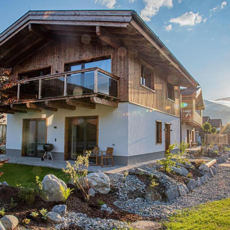 Chalet in Pinzgau near Ski Slopes & Sauna - Ferienhaus mit 3 Schlafzimmern - 1