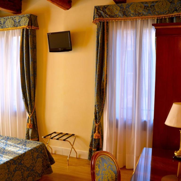 B&B Le Marie - Camera Matrimoniale Deluxe con Vista Canale - 5