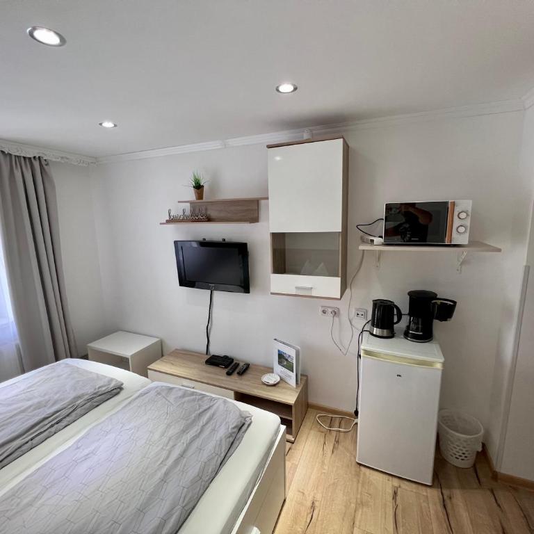 MaHome Apartments - Double Room with Mountain View - 3