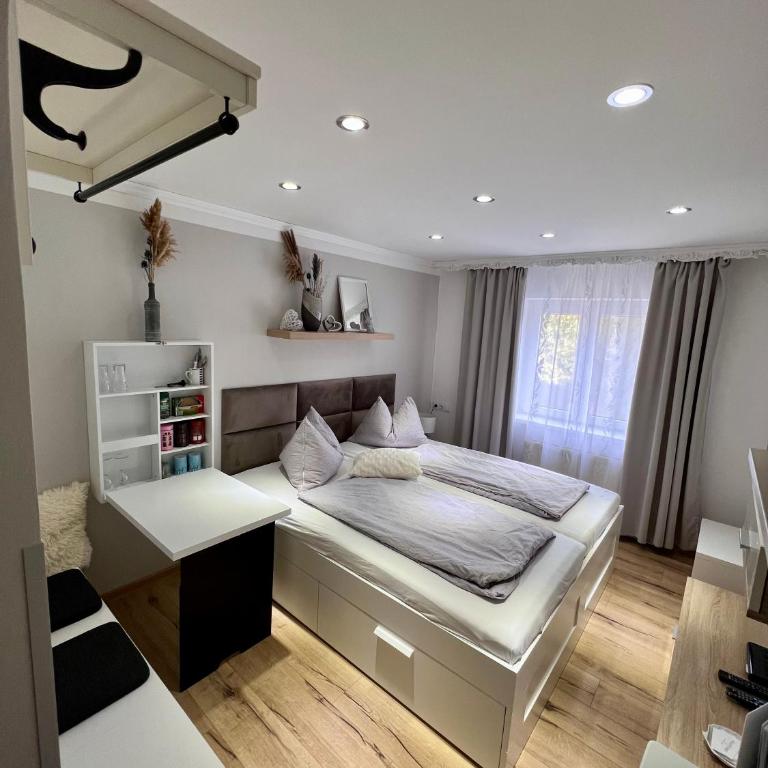 MaHome Apartments - Double Room with Mountain View - 1