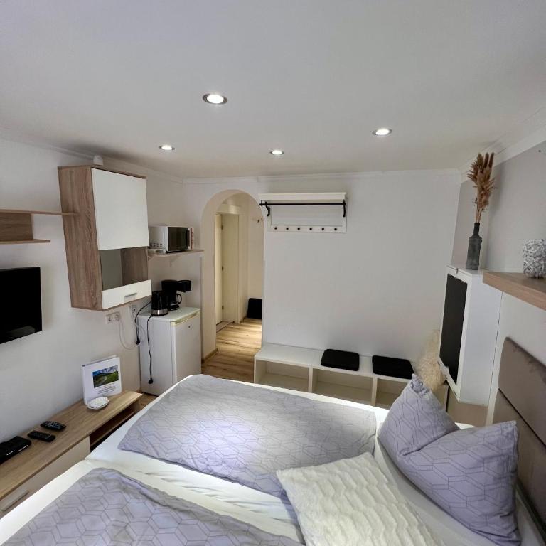 MaHome Apartments - Double Room with Mountain View - 7