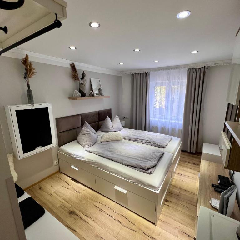 MaHome Apartments - Double Room with Mountain View - 2
