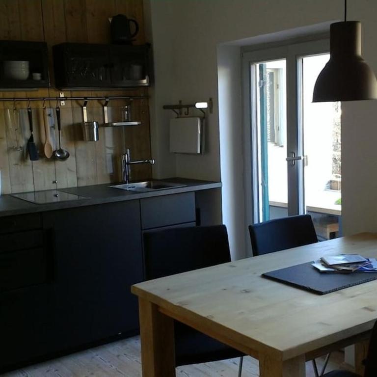 Herberge. 46 - Three-Bedroom Apartment - 8