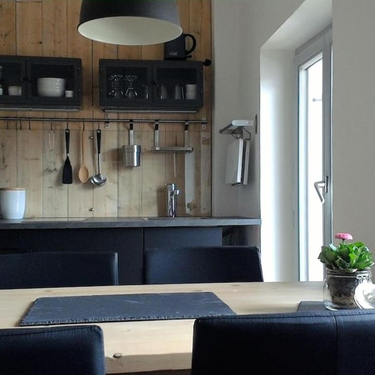 Herberge. 46 - Three-Bedroom Apartment - 1