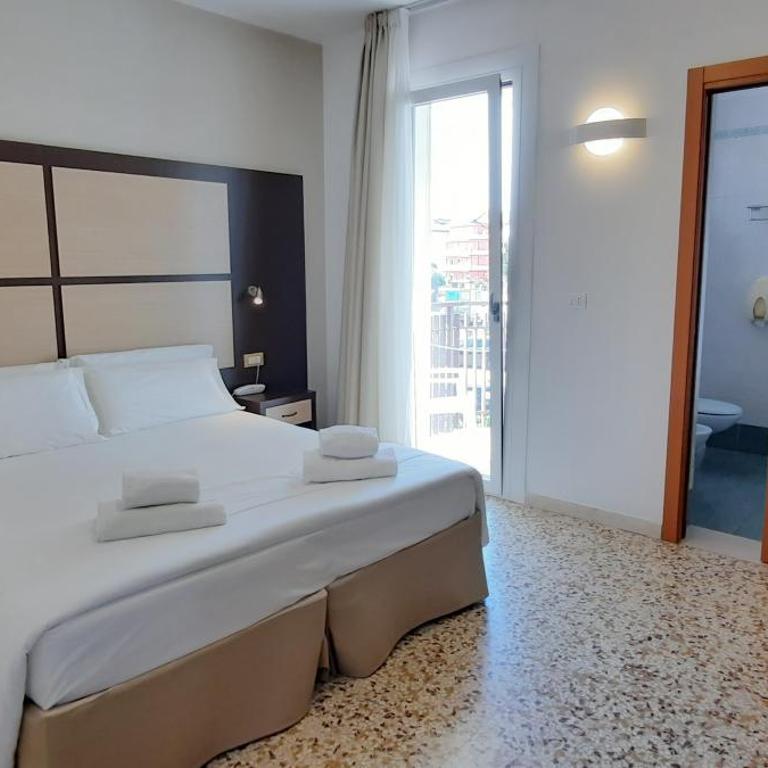Hotel Atenea Golden Star - Camera Matrimoniale Superior con Balcone - 2