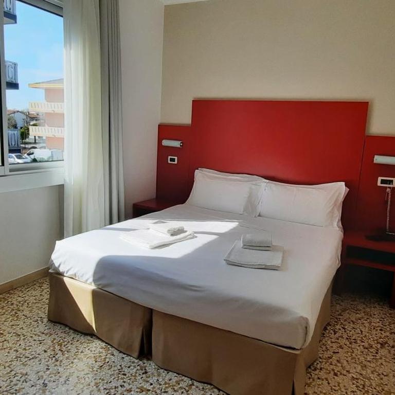 Hotel Atenea Golden Star - Camera Matrimoniale - 3