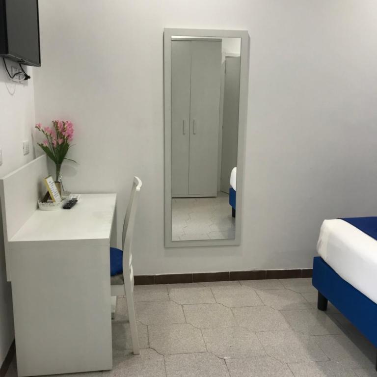 Affittacamere Dianir - Camera Matrimoniale/Doppia con Letti Singoli con Bagno Privato - 9