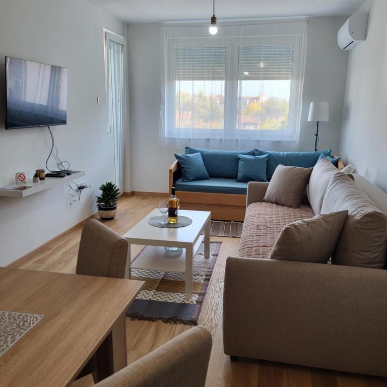 Konstantin Lux 2 - One-Bedroom Apartment - 5