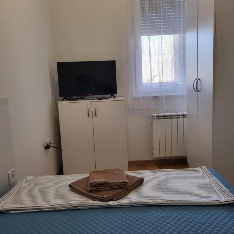 Konstantin Lux 2 - One-Bedroom Apartment - 11