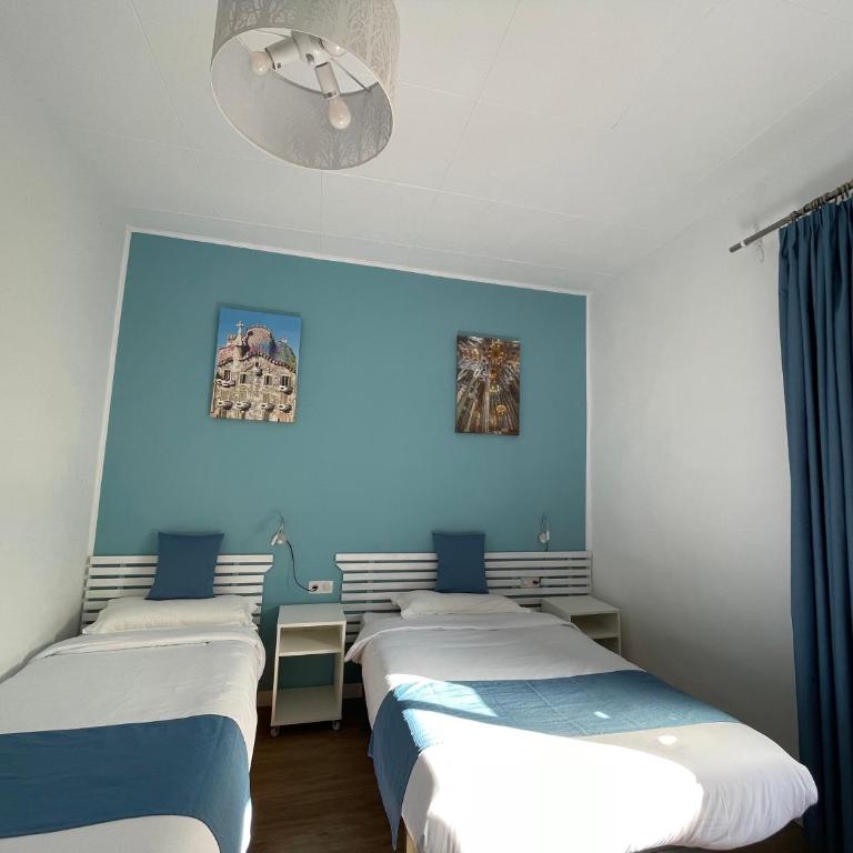 Pensión Bertolín - Double Room with Balcony - 4
