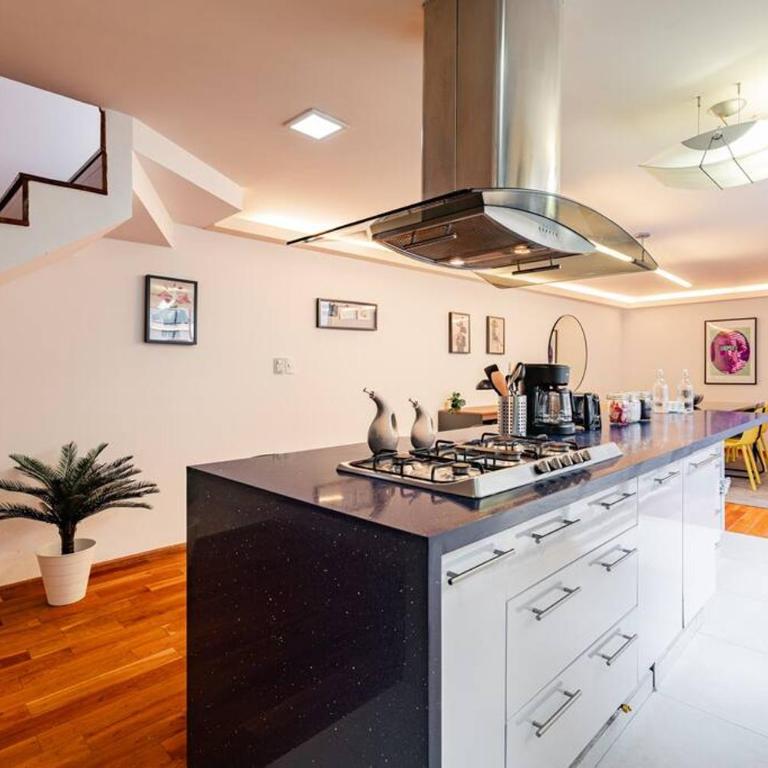 Stylish apartment with private roof top & jacuzzi - Apartment with Terrace - 41