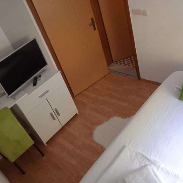 Villa Monera Apartments & Rooms & Free Garage - Single Room - 4