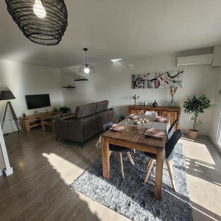 Le Palmier d'Azur - Fréjus Cais - Wi-Fi - Two-Bedroom Apartment - 1