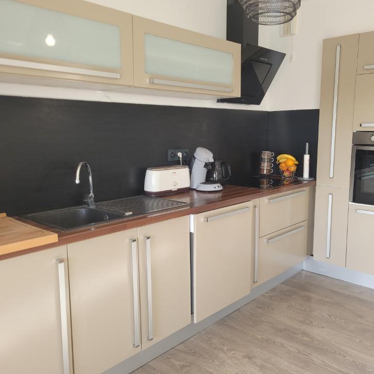 Le Palmier d'Azur - Fréjus Cais - Wi-Fi - Two-Bedroom Apartment - 9
