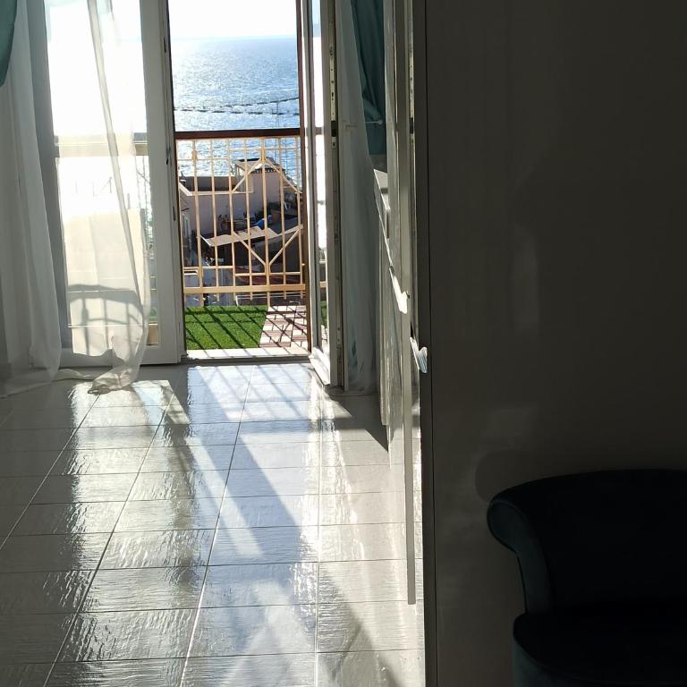 Blue Eyes L'INCANTESIMO SUL MARE - Appartamento con 2 Camere da Letto - 3