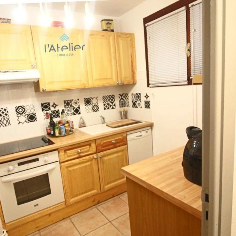 T2 Centre Village - Proximité télécabine - Vue montagne Plein Sud - Terrasse couverte - Balcon - Chambre 1 Lit double en 160 - Salon 1 canapé convertible en 140 - Cuisine séparée - Apartment mit 1 Schlafzimmer - 3