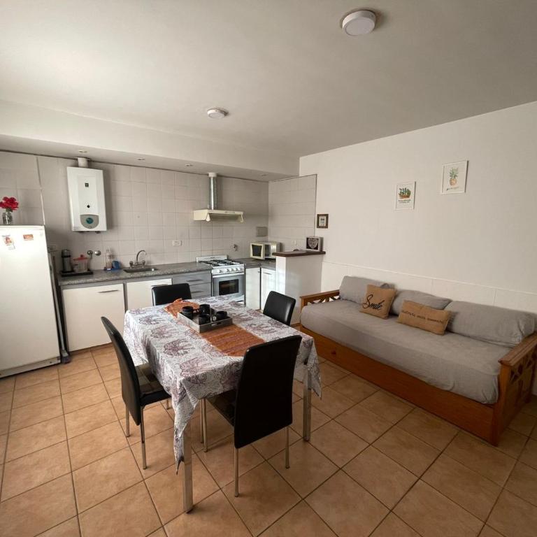 Departamento en pleno centro, a metros de todo ! - Apartamento de 1 dormitorio - 2