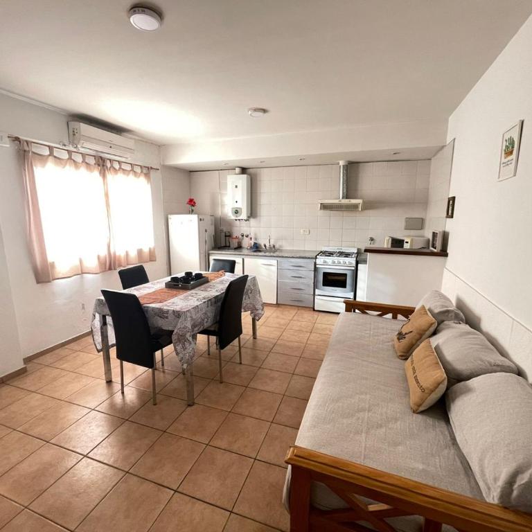 Departamento en pleno centro, a metros de todo ! - Apartamento de 1 dormitorio - 9