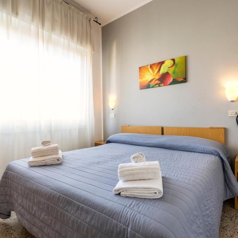 Hotel Ausonia B&B RiMiNi - Camera Matrimoniale/Doppia con Letti Singoli - 5