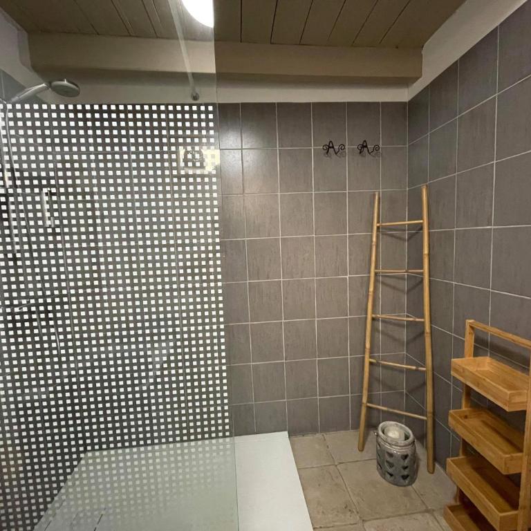 Chambre indépendante au Joli Mazet à Nîmes idéalement situé entre la garrigue et la ville - Chambre Lit Queen-Size Deluxe - 14