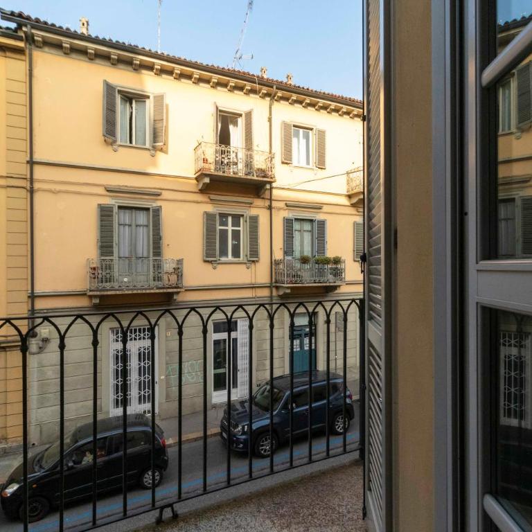 GuestHost - Miglietti Apt a few steps from Piazza Statuto! - One-Bedroom Apartment - 32