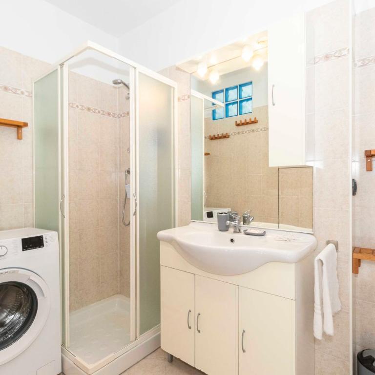 GuestHost - Colourful Flat San Donato - Appartamento con 1 Camera da Letto - 22