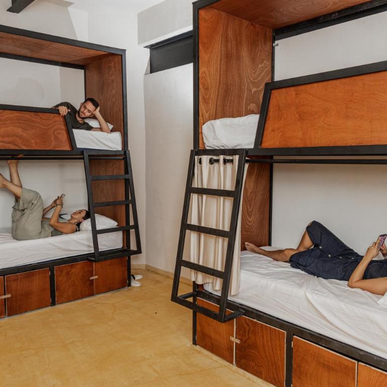 Caleta Hostel Rooftop & Pool - Bed in 4-Bed Mixed Dormitory Room - 5