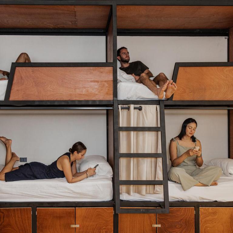 Caleta Hostel Rooftop & Pool - Bed in 4-Bed Mixed Dormitory Room - 3