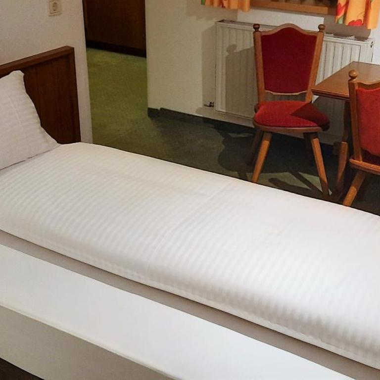 Hotel Garni Belvedere - Standard Dreibettzimmer - 5