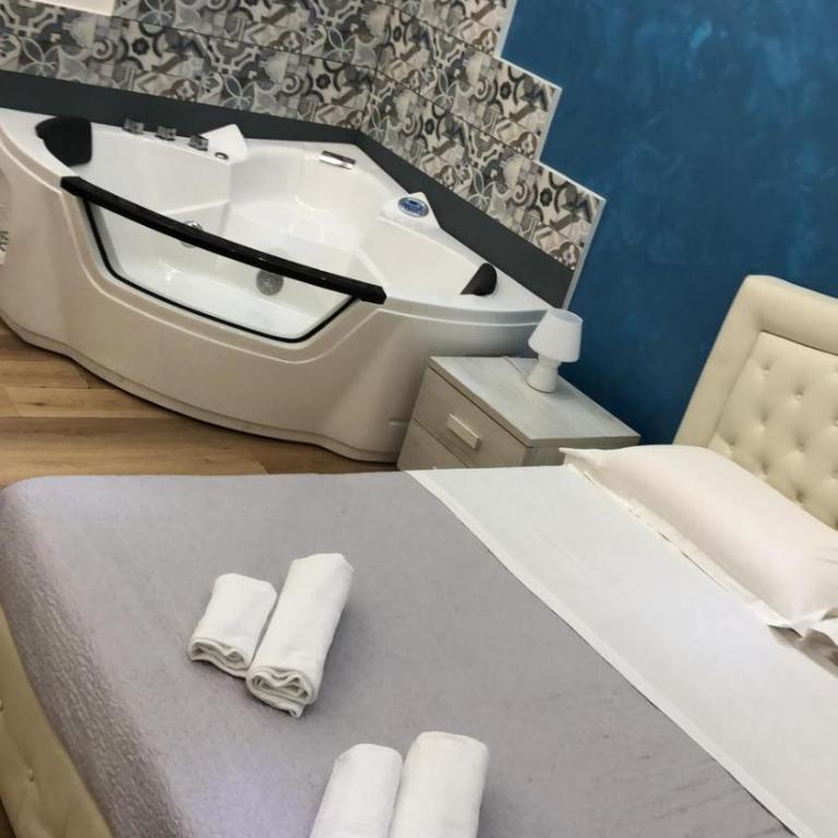 Imperiale Top - Camera King con Vasca Idromassaggio e Bagno Privato Esterno - 2
