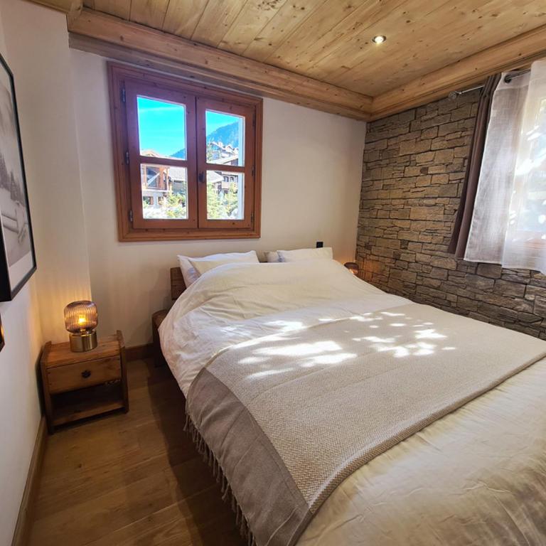 CHALET LA LOUVE, Courchevel 1650- 15 personnes Jacuzzi et Hammam Pistes 70 m,commerces 50m - Chalet - 10