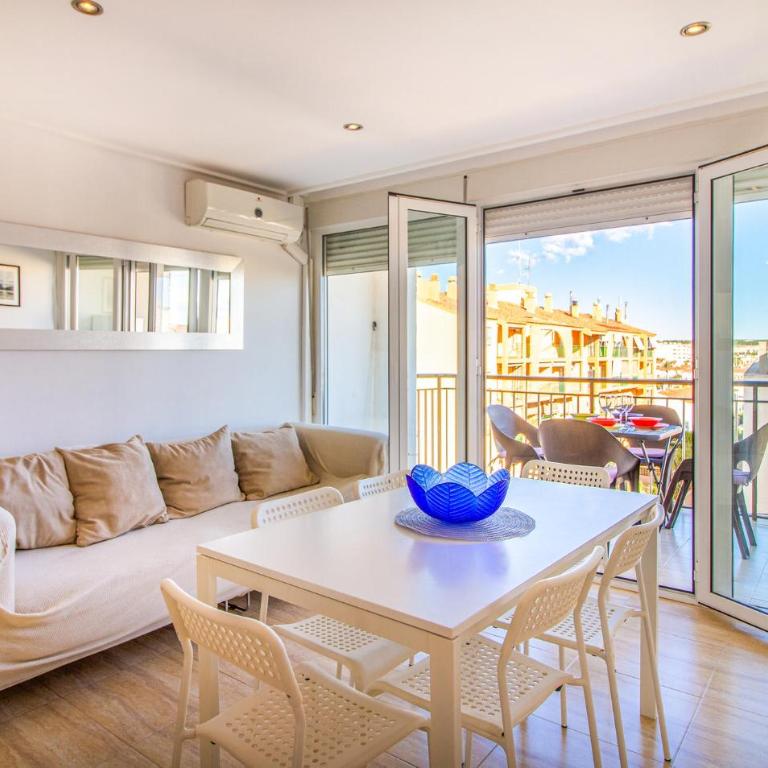 Stunning Apartment In Santa Pola - Apartamento de 3 dormitorios - 2