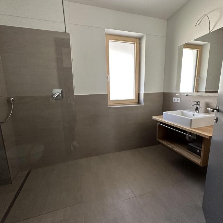 Appart Anna - Apartamento de 2 dormitorios con ducha - 3