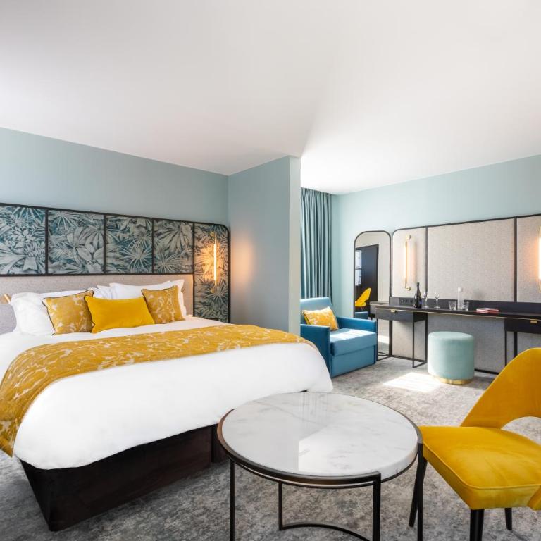 voco Paris Montparnasse by IHG - Grande Chambre Lit King-Size avec Balcon et Canapé-Lit Simple - 1