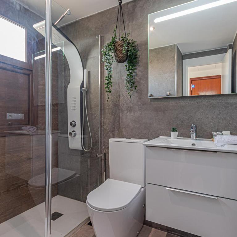 Beachfront with Spectacular views and Swimming pool - Studio - Split Level - 7