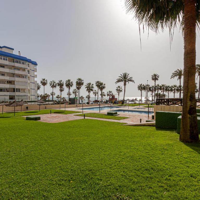 Beachfront with Spectacular views and Swimming pool - Studio - Split Level - 25