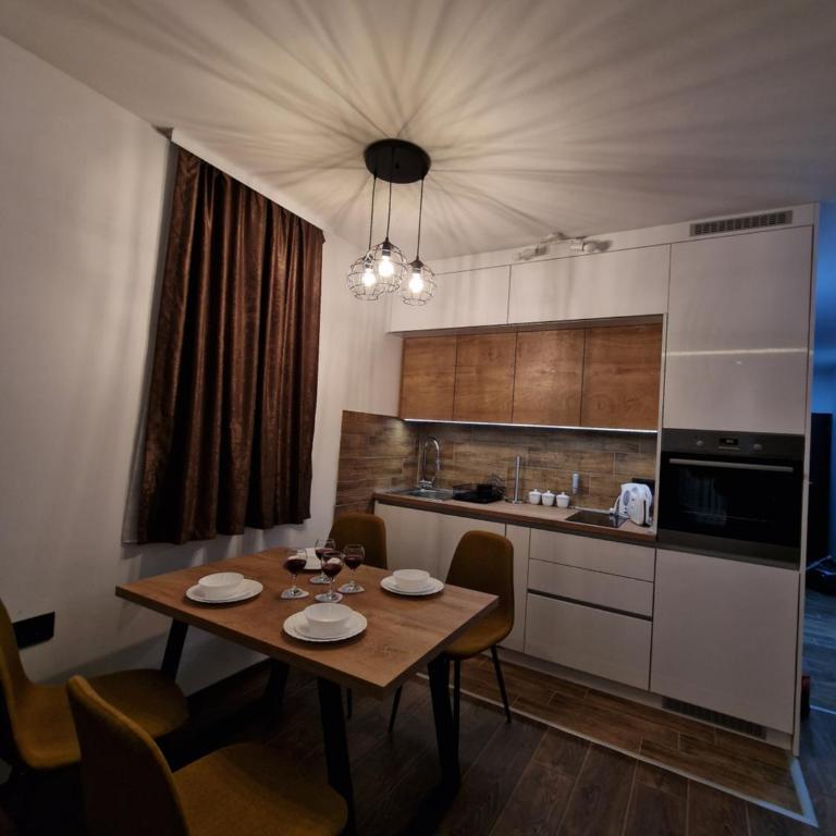 Garnet Star Apartments 1 - One-Bedroom Apartment - 11
