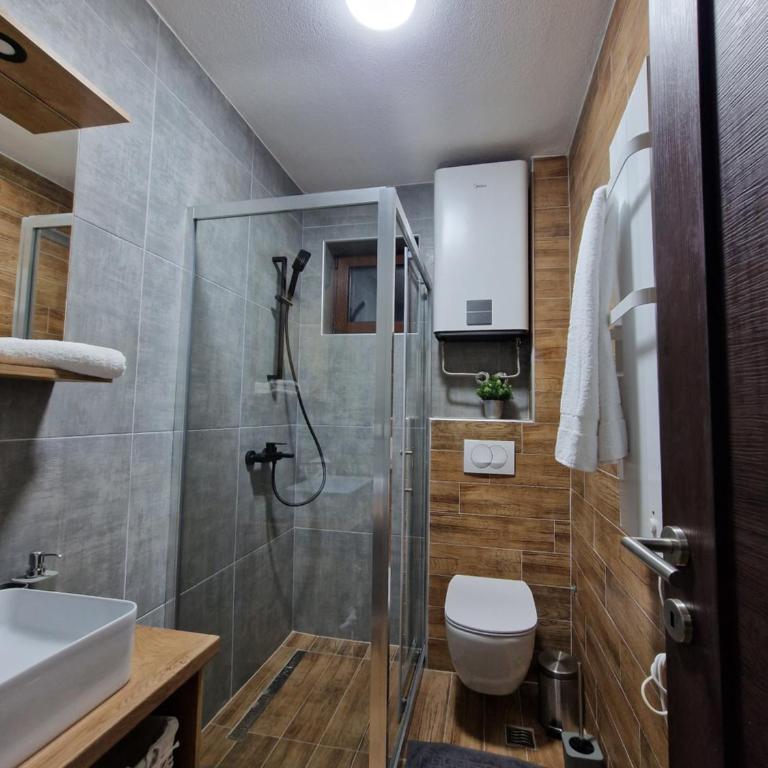 Garnet Star Apartments 1 - One-Bedroom Apartment - 18
