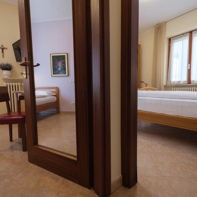 Casa Vacanza - Casa del Padre Nascimbeni - 2 Camere Comunicanti con Vista Lago - 1